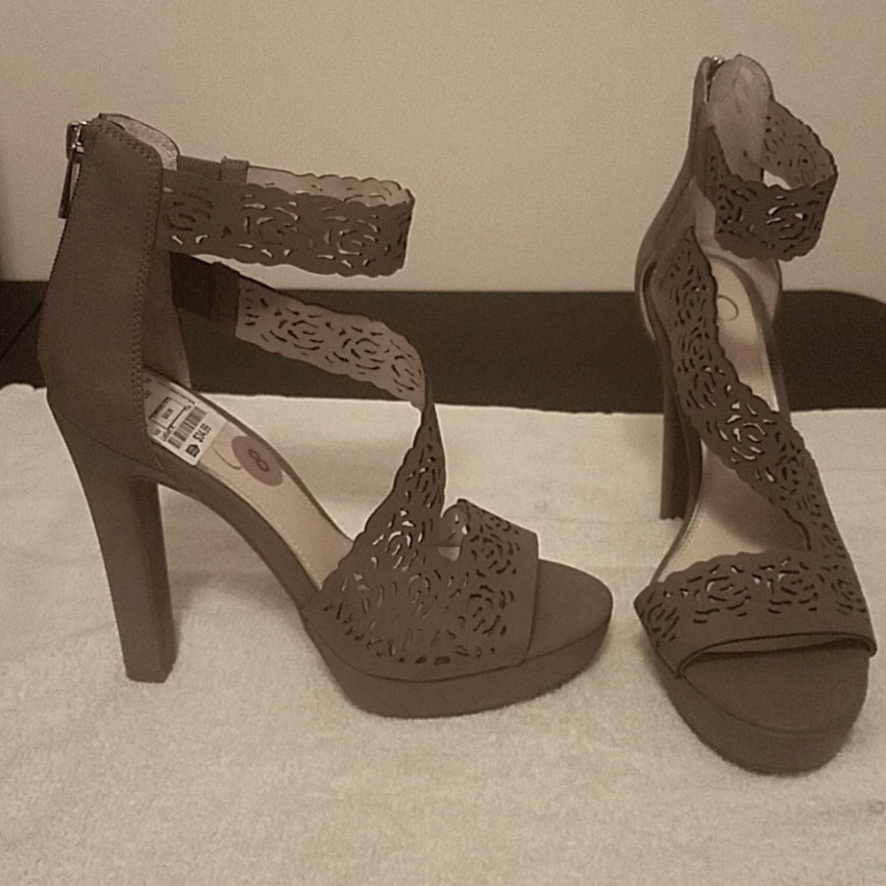 Jessica Simpson sandals size 8 tan